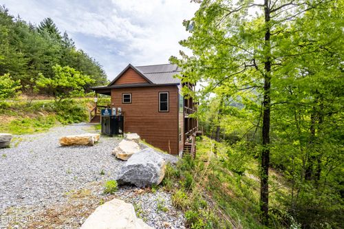 92-4228 Wears Valley Rd, Sevierville, TN, 37862-8152 | Card Image