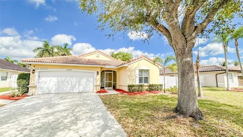 18795 Nw 24th Ct, Pembroke Pines, FL, 33029-5352 | Card Image