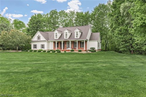 16820 Staffordshire Ct, Chagrin Falls, OH, 44023-2527 | Card Image