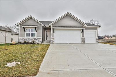 913 Nw Crestwood Drive, House other with 3 bedrooms, 2 bathrooms and null parking in Grain Valley MO | Image 1