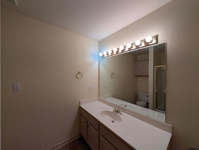 APT-1002 - 5401 Hollytree Dr, Condo with 3 bedrooms, 2 bathrooms and null parking in Tyler TX | Image 30