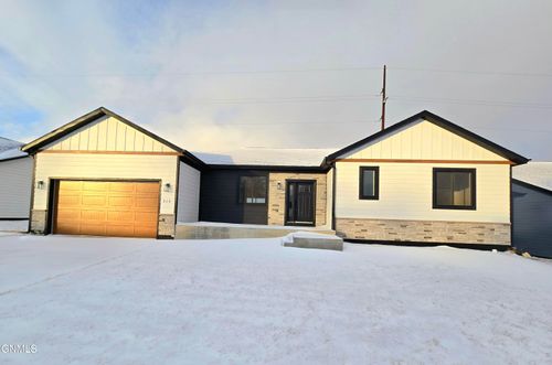 216 7th Avenue Ne, Watford City, ND, 58854 | Card Image