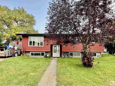 5213 47 St, House other with 4 bedrooms, 2 bathrooms and null parking in Calmar AB | Image 1