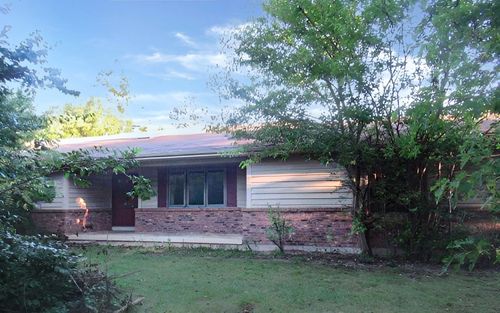 10306 Saddlebred Trl, Woodstock, IL, 60098-8668 | Card Image