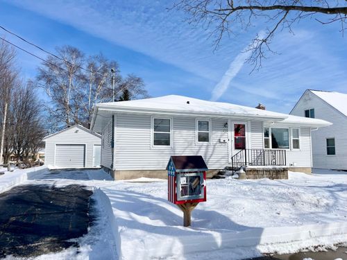 703 S 33rd St, Manitowoc, WI, 54220-4323 | Card Image