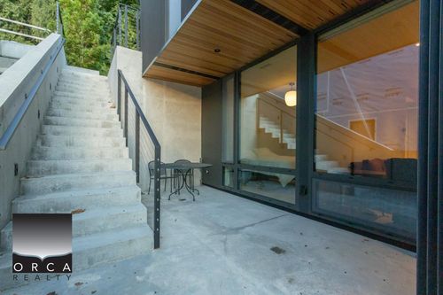 8885 Lawrence Way, West Vancouver, BC, V7W2T7 | Card Image