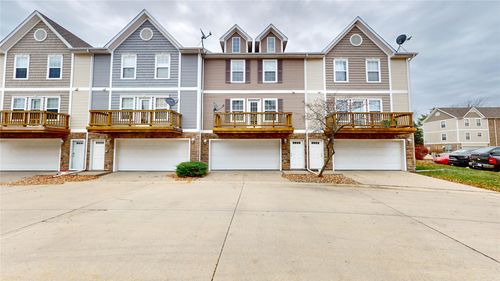 1137 Blackstone Ln, Pleasant Hill, IA, 50327-8924 | Card Image