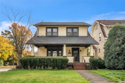 142 E Garfield Ave, New Castle, PA, 16105-2575 | Card Image