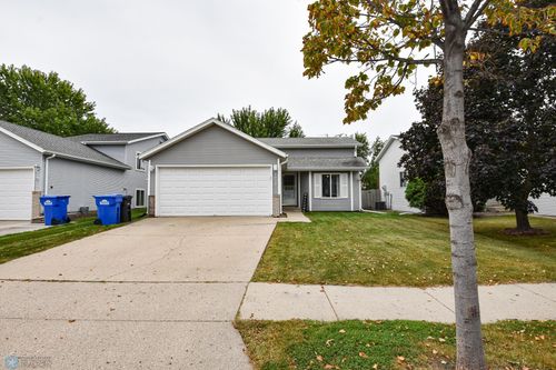 3012 35th Ave S, Fargo, ND, 58104-8860 | Card Image