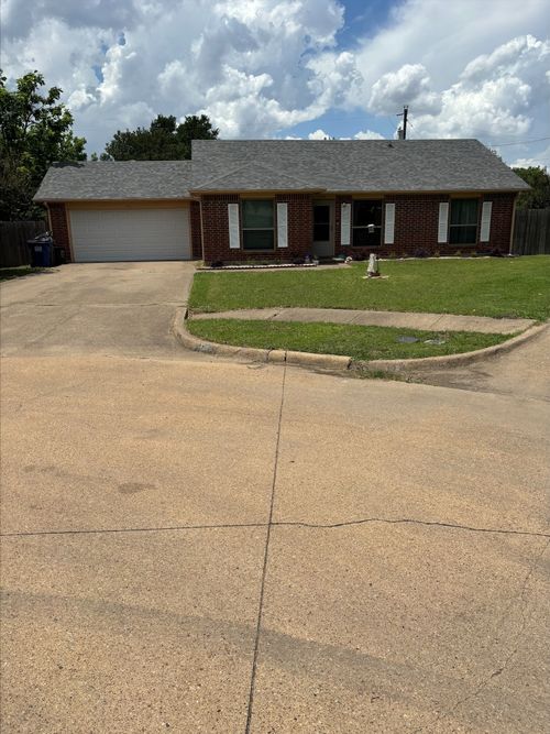 123 Brisbane Ct, Glenn Heights, TX, 75154-8213 | Card Image
