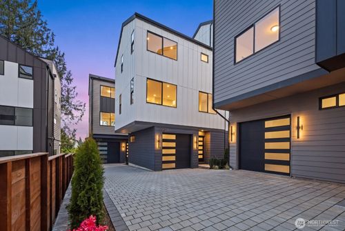 931 N 87th Street, Seattle, WA, 98103 | Card Image