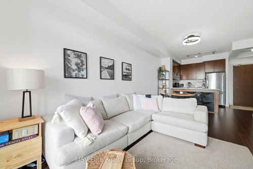 330-111 Civic Square Gate, Aurora, ON, L4G0S6 | Card Image