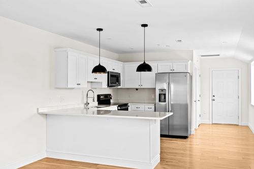 204-1 Pleasant St, Cohasset, MA, 02025-1713 | Card Image