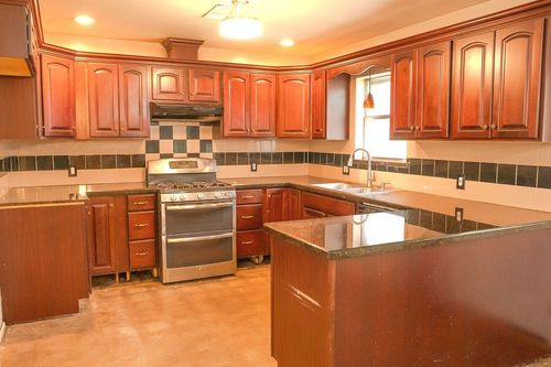 813 Raintree Rd, Fort Worth, TX, 76103-1130 | Card Image