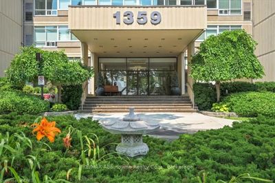 1006 - 1359 White Oaks Blvd, Condo with 3 bedrooms, 2 bathrooms and 1 parking in Oakville ON | Image 2