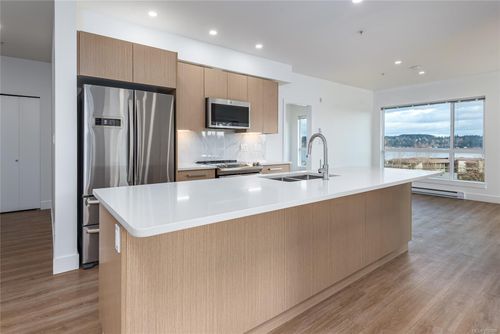 207-3070 Kilpatrick Ave, Courtenay, BC, V9N0G7 | Card Image