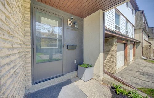 2-80 Old Country Dr, Kitchener, ON, N2E2E5 | Card Image