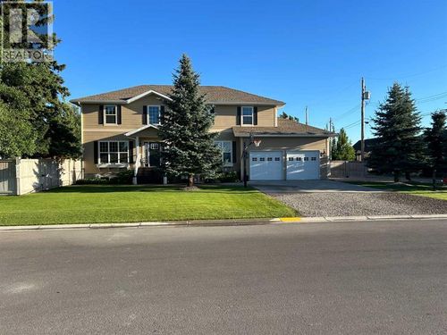 280 E 1 Ave N, Magrath, AB, T0K1J0 | Card Image