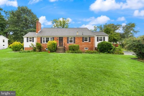 8904 Fort Dr, MANASSAS, VA, 20110-8821 | Card Image