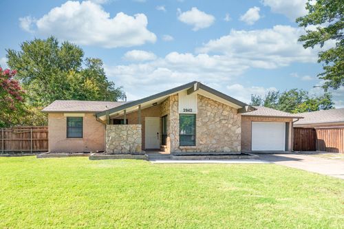 2942 Esterbrook Dr, Farmers Branch, TX, 75234-4937 | Card Image