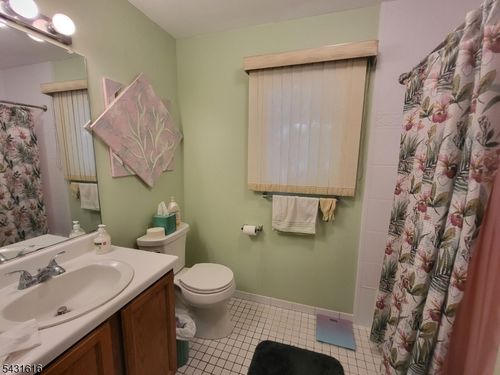 4-2 Grand Ave, Hawthorne, NJ, 07506-1400 | Card Image