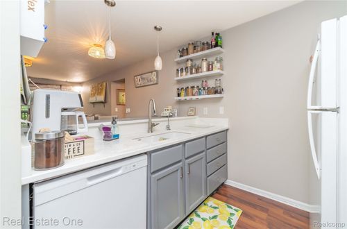 12267 Saint Andrews Way, Fenton, MI, 48430-8880 | Card Image