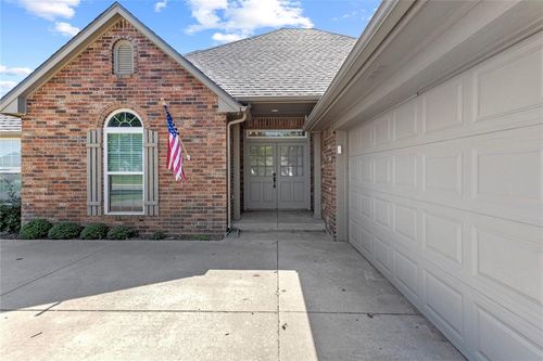 704 Highland Dr, Weatherford, OK, 73096-6103 | Card Image