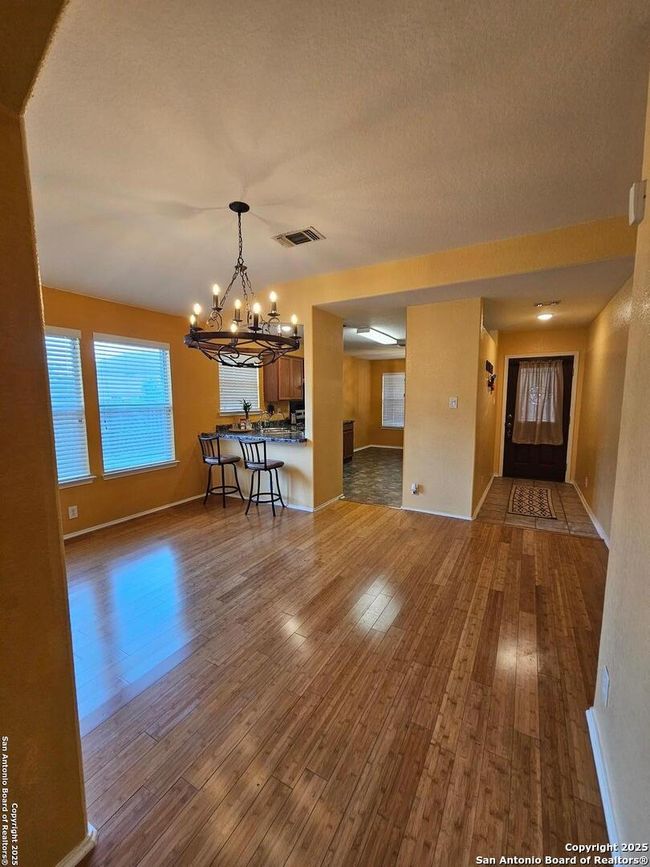 8502 Chickasaw Blf, House other with 3 bedrooms, 2 bathrooms and null parking in Converse TX | Image 4