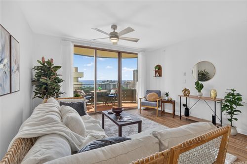 2004-421 Olohana St, Honolulu, HI, 96815-2179 | Card Image