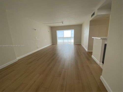 314b-4400 Hillcrest Dr, Hollywood, FL, 33021 | Card Image