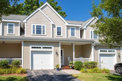 17 Esquire Lane, Condo with 2 bedrooms, 1 bathrooms and null parking in Merrimack NH | Image 1