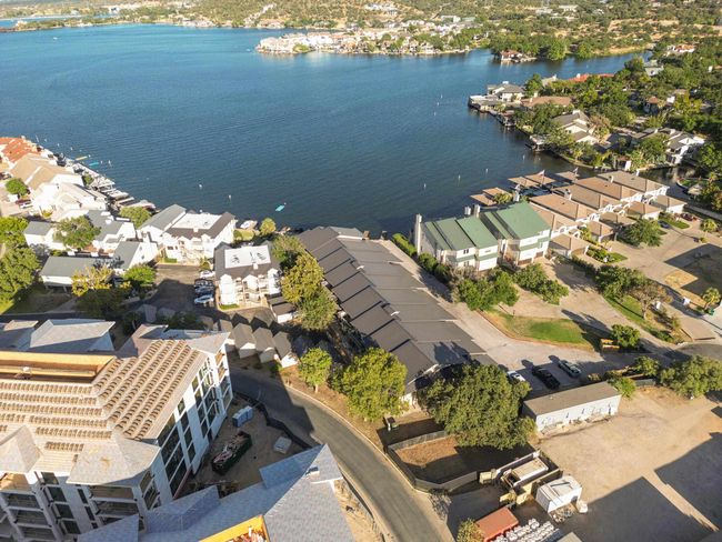 102 - 104 Cove E, Condo with 3 bedrooms, 2 bathrooms and null parking in Horseshoe Bay TX | Image 4