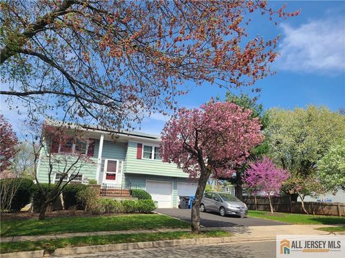 8 Windy Hill Rd, Metuchen, NJ, 08840-1731 | Card Image