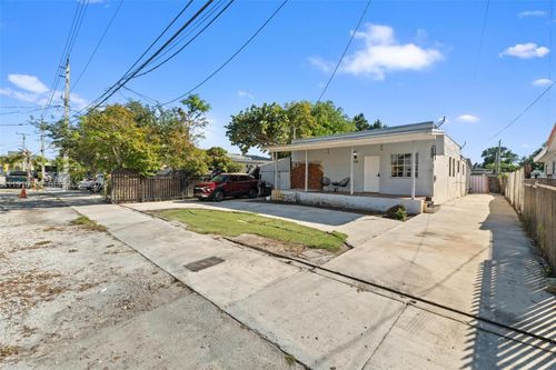 2262 Nw 4th St, Miami, FL, 33125-3323 | Card Image