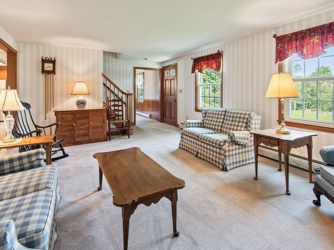 32 Westview Dr, House other with 3 bedrooms, 2 bathrooms and 6 parking in Sutton MA | Image 4