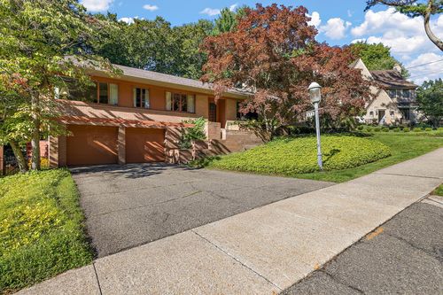 375 Woodlawn Ave, Grand Haven, MI, 49417-2135 | Card Image