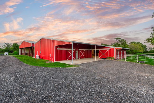 Barn, Arena and Workshop | Image 31