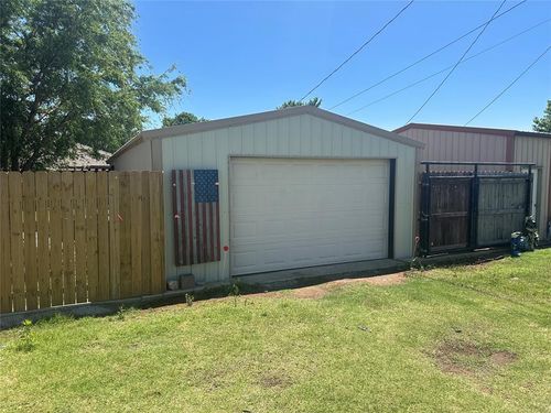 307 Parkview Pl, Elk City, OK, 73644-4921 | Card Image