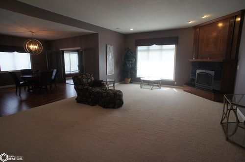 1909 Beach St, Webster City, IA, 50595-2692 | Card Image