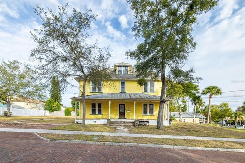 553 Division St, Tarpon Springs, FL, 34689-3317 | Card Image