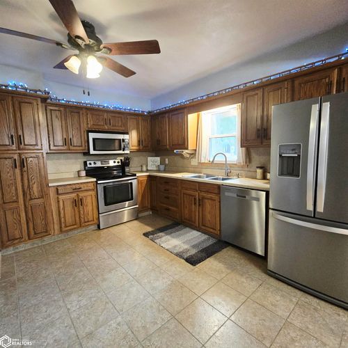 1315 N 3rd St, Oskaloosa, IA, 52577-1803 | Card Image