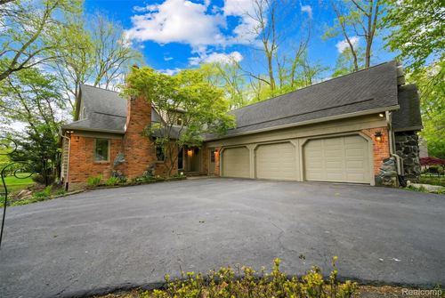21734 Beauford Ln, Northville, MI, 48167-9083 | Card Image