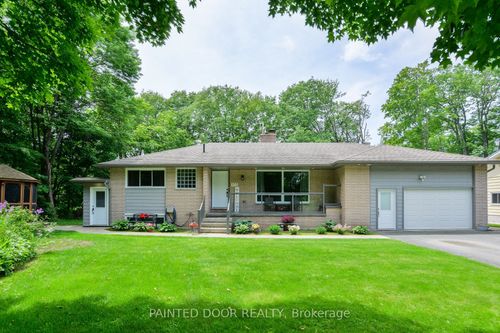 105 Wellington St, Gravenhurst, ON, P1P1B2 | Card Image