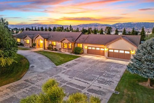 12320 Highland Estates Ln, San Martin, CA, 95046-9100 | Card Image