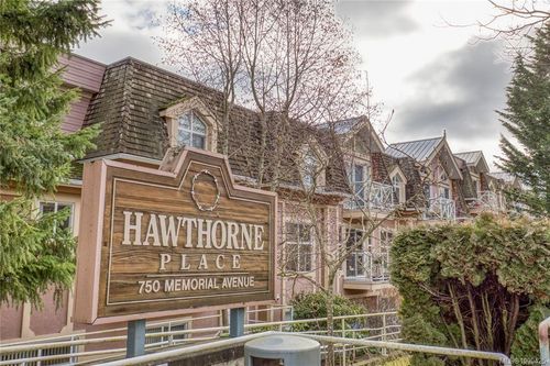 203-750 Memorial Ave, Qualicum Beach, BC, V9K2P6 | Card Image
