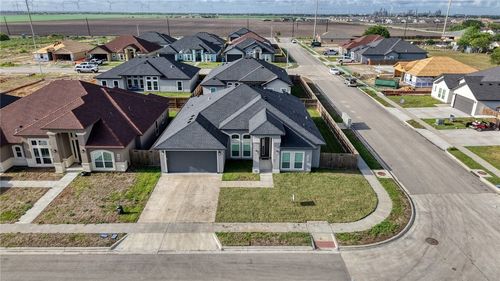 101 Sapphire, Portland, TX, 78374-1816 | Card Image
