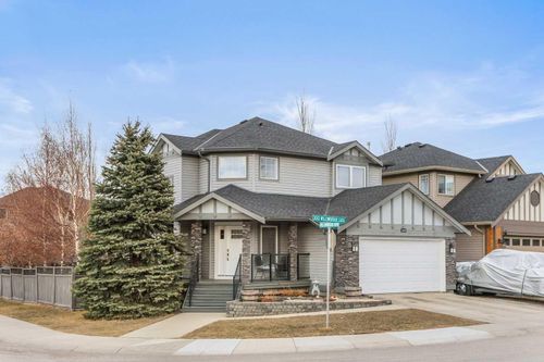 360 Willowbrook Close Nw, Home with 4 bedrooms, 3 bathrooms and 4 parking in Airdrie AB | Card Image