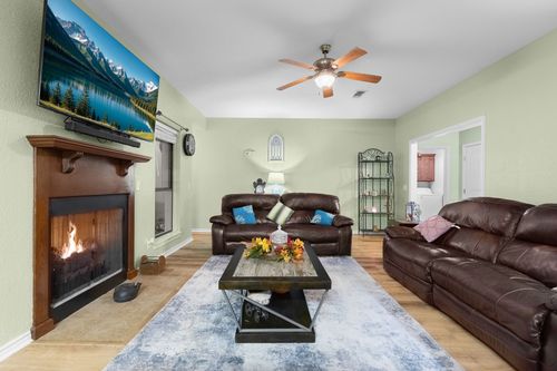190 44th St Sw, Paris, TX, 75460-5217 | Card Image