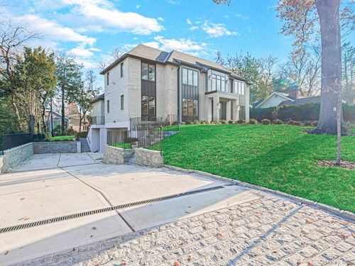 6 Hickory Dr, Great Neck, NY, 11021-1725 | Card Image