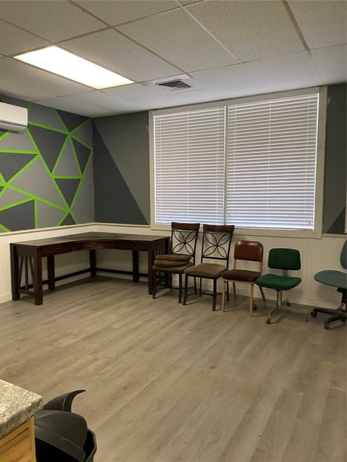 301 Bishop St, Smithville, TX, 78957-1606 | Card Image